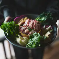 里山の出汁で味わう「五行」の火鍋コース