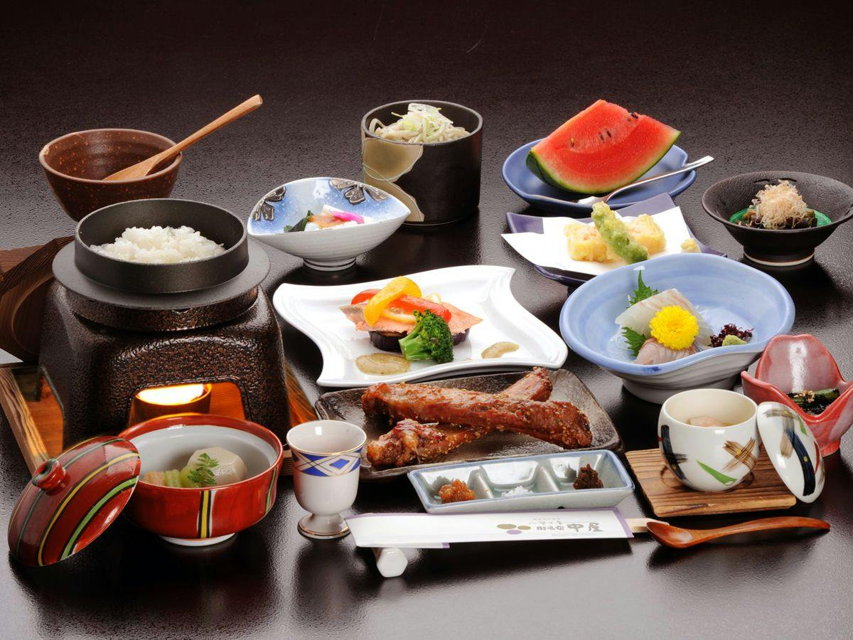【早期割60/2食付き】早めの予約でお得！和会席と一望千里の露天風呂で季節を楽しむ＜お部屋食＞