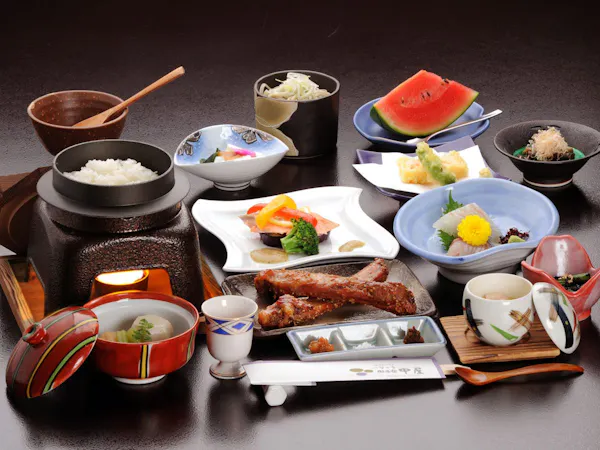 【早期割60/2食付き】早めの予約でお得!和会席と一望千里の露天風呂で季節を楽しむ<お部屋食>