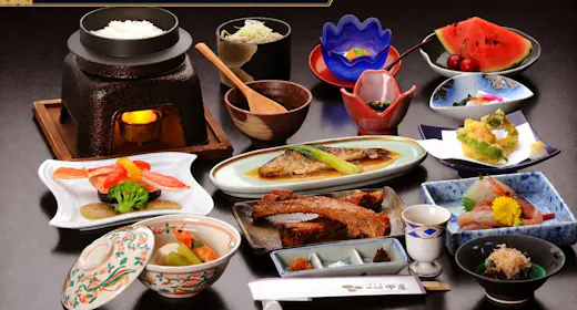 【スタンダードプラン/2食付】和会席と源泉かけ流しの温泉で季節の越後を楽しむ<お部屋食>