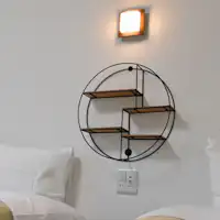 Stopkontak & USB di samping tempat tidur.