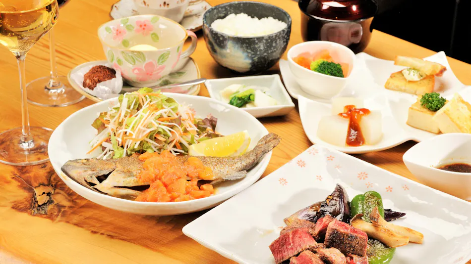 Yumenoki: A Lodge with Teppanyaki & Wine