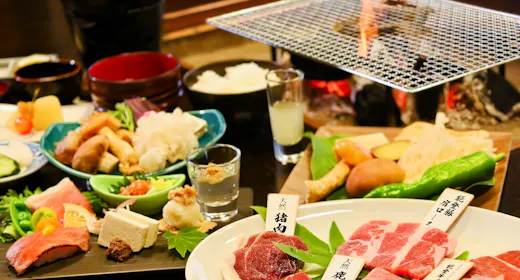 【基本】築100年古民家いろりで能登牛・ジビエ・オーガニック野菜など地物食材をジュワと炭火焼き!