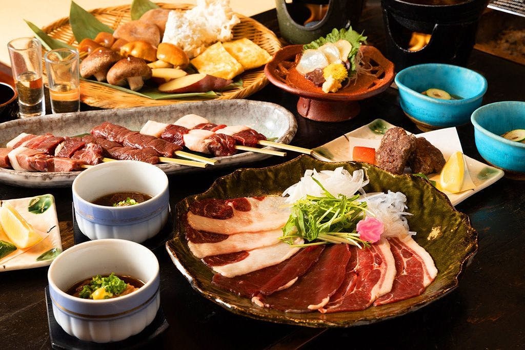 【グルメ】ジビエづくしプラン！猪・鹿・熊などのジビエを楽しむいろり炭火膳コース