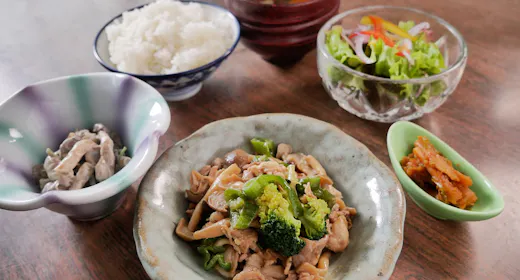食事内容おまかせ!まかない相当の夕朝食付きでお得にお泊り!1泊2食まかないプラン