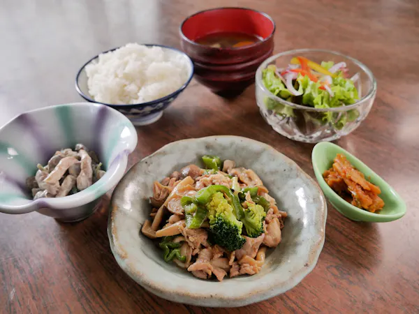 食事内容おまかせ!まかない相当の夕朝食付きでお得にお泊り!1泊2食まかないプラン