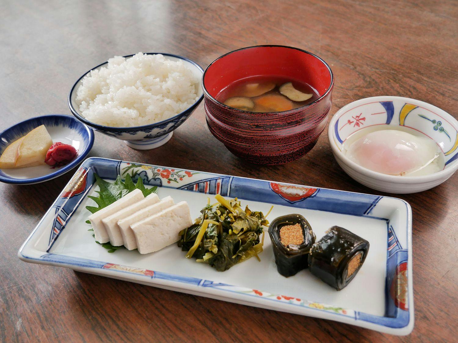 食事内容おまかせ！まかない相当の夕朝食付きでお得にお泊り！1泊2食まかないプラン