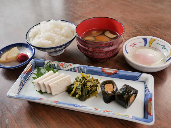 食事内容おまかせ!まかない相当の夕朝食付きでお得にお泊り!1泊2食まかないプラン