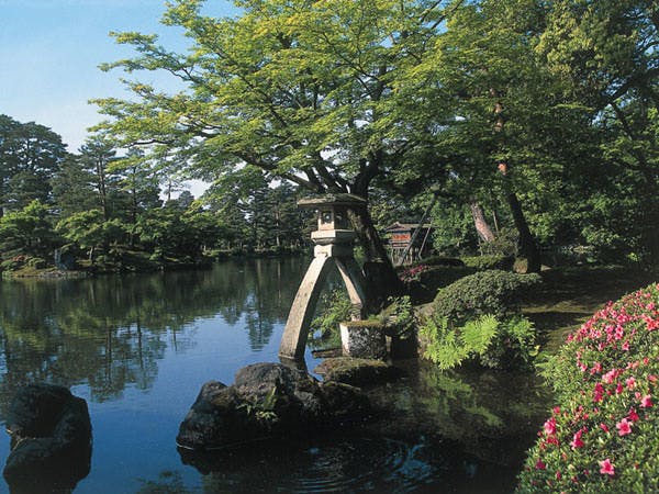 日本三名園　兼六園　徽軫灯籠