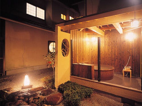 露天風呂付き客室『夕顔』のお部屋。