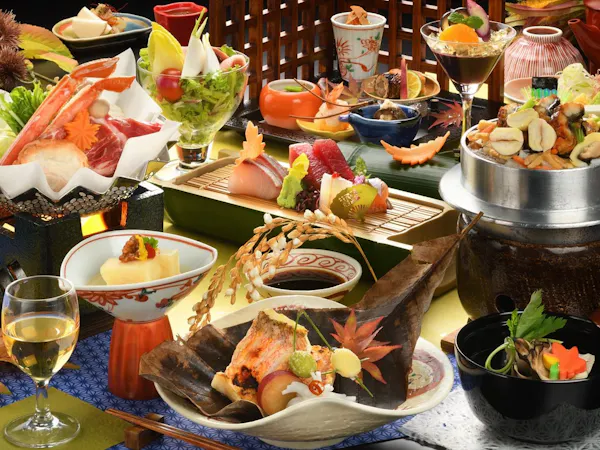 【スタンダード】曲水膳<和牛と鶏つみれ鍋・鯛五目釜炊きご飯など>旬味覚を堪能