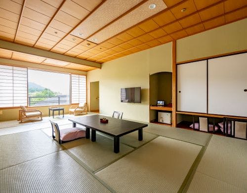 純和室12畳＜秋保温泉郷を一望＞
