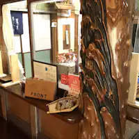 【本館】玄関すぐの帳場(フロント)