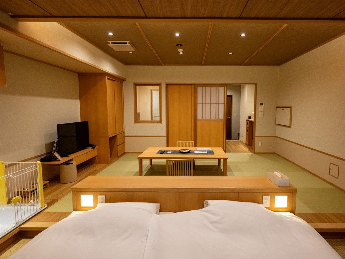 ห้องพัก "โคกิกุ" พร้อมอ่างน้ำพุร้อนสำหรับสุนัข อาหารเช้าและเย็นเสิร์ฟในห้องพัก
