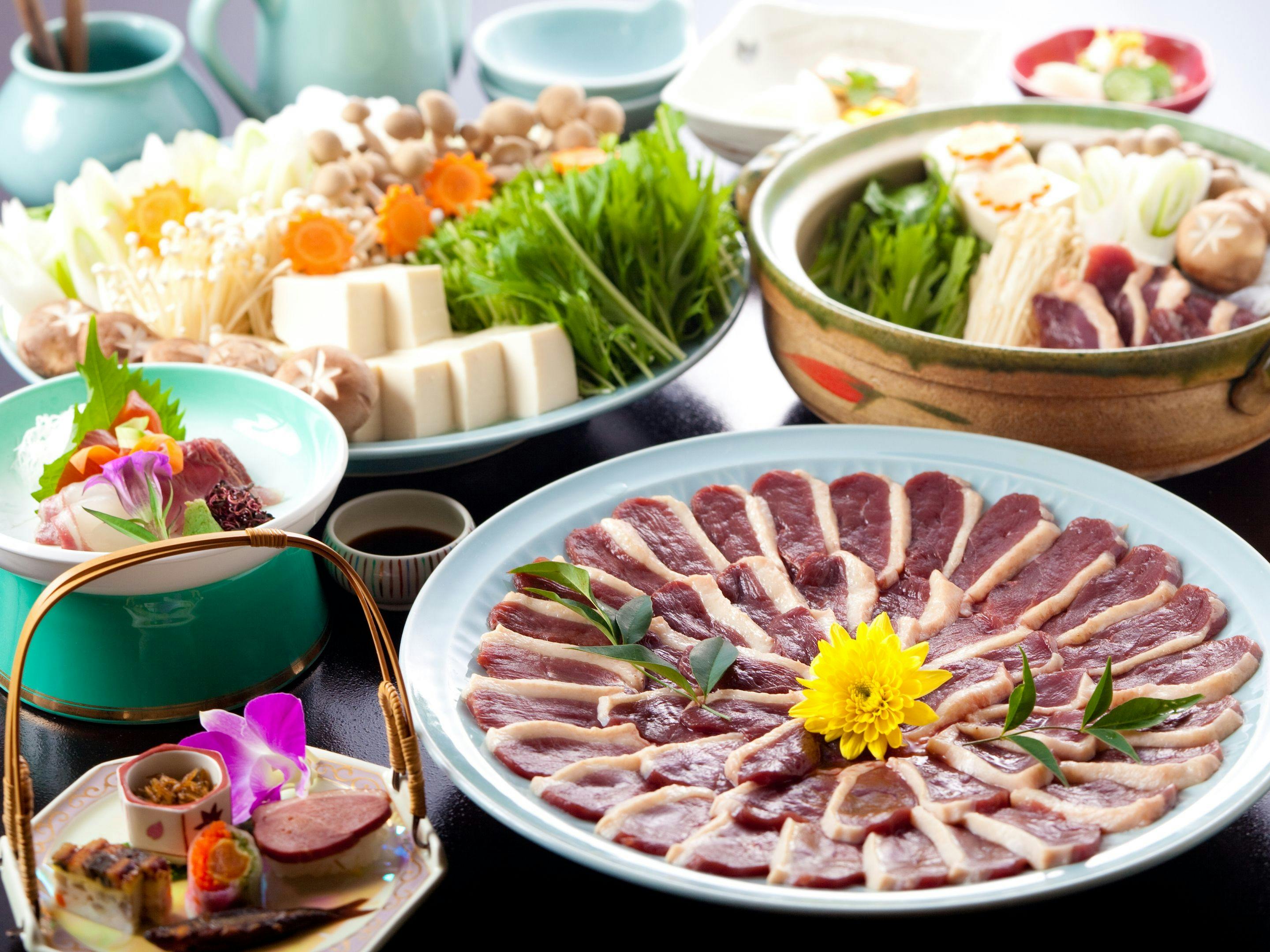 สุกี้ยากี้เป็ดรสชาติกลมกล่อมที่เป็นตัวแทนของฤดูหนาว