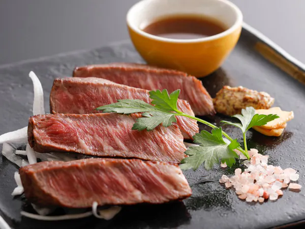 【あなたの大切な方と過ごす】最高級のお料理とおもてなしを楽しむ・・・メインダイニング特別会席「昴」