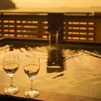 Gambar pemandian terbuka di kamar tamu.