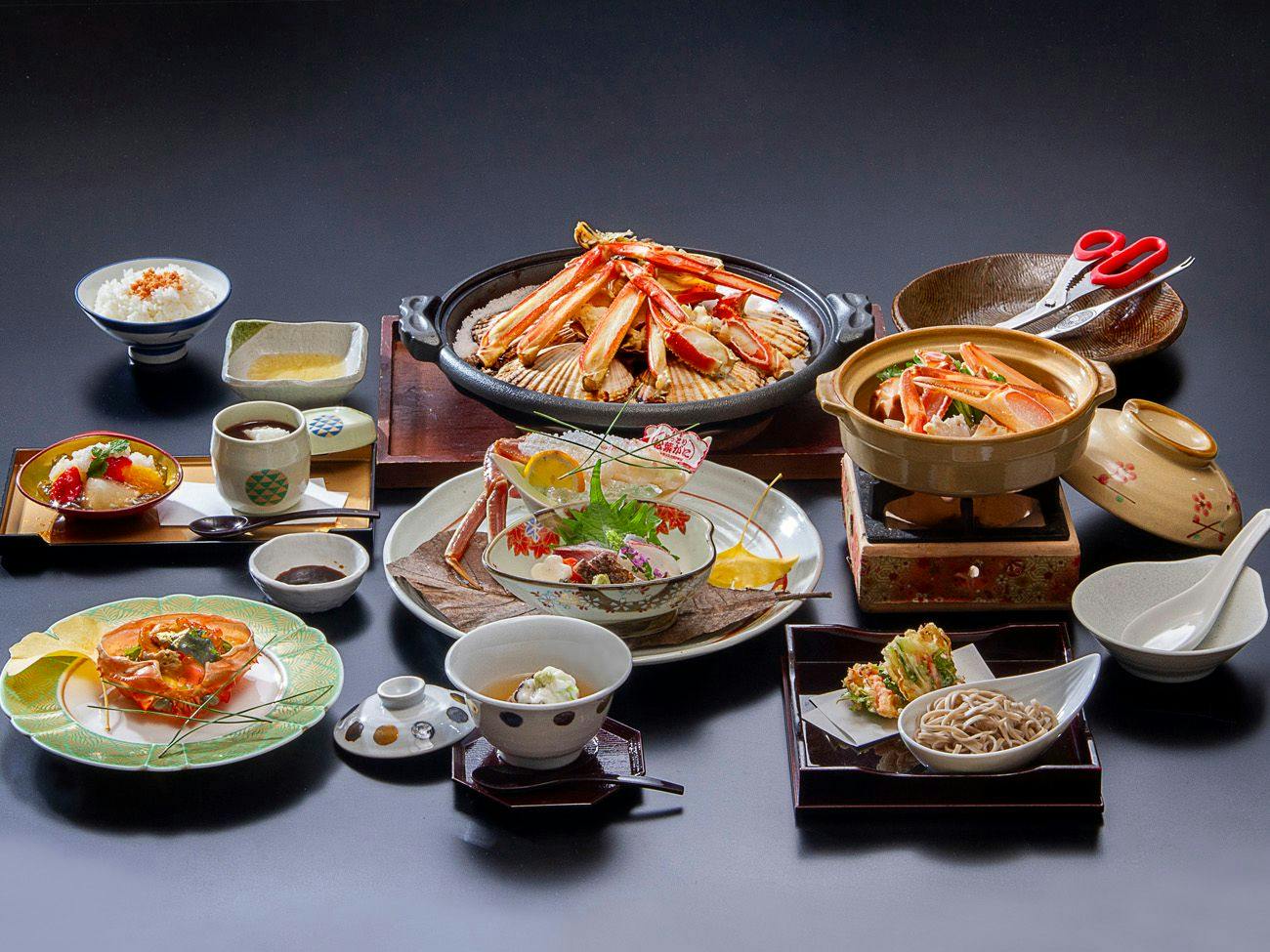 【活蟹づくし×お食事処】お一人様1枚の活松葉がにを使用！色々な食べ方で蟹を堪能「活蟹会席プラン」