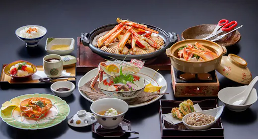 【活蟹づくし×お食事処】お一人様1枚の活松葉がにを使用!色々な食べ方で蟹を堪能「活蟹会席プラン」
