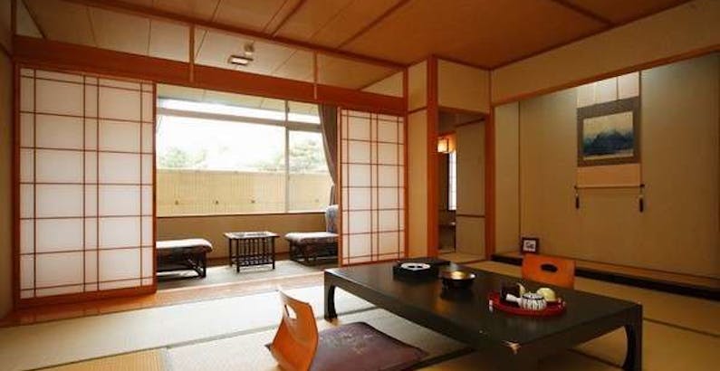 玉造温泉 源泉かけ流しの宿 湯陣 千代の湯 早期割30 30日前のご予約で あわび 島根和牛 山海の饗宴会席 が最大2 000円off 南館 和室12 5畳 バス トイレ付 お部屋食 禁煙 一休 Com