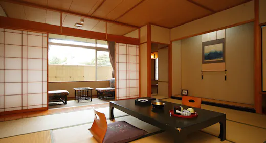 【南館】和室12.5畳のお部屋です。