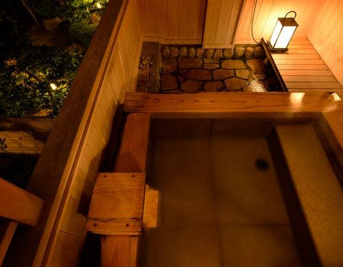 【西離れ】西離れ２階の露天風呂客室