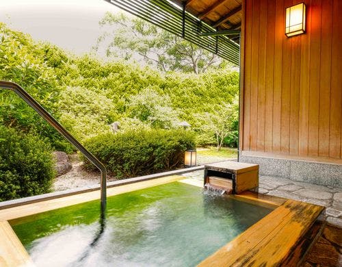 【東離れ】東離れ10畳の露天風呂付客室。