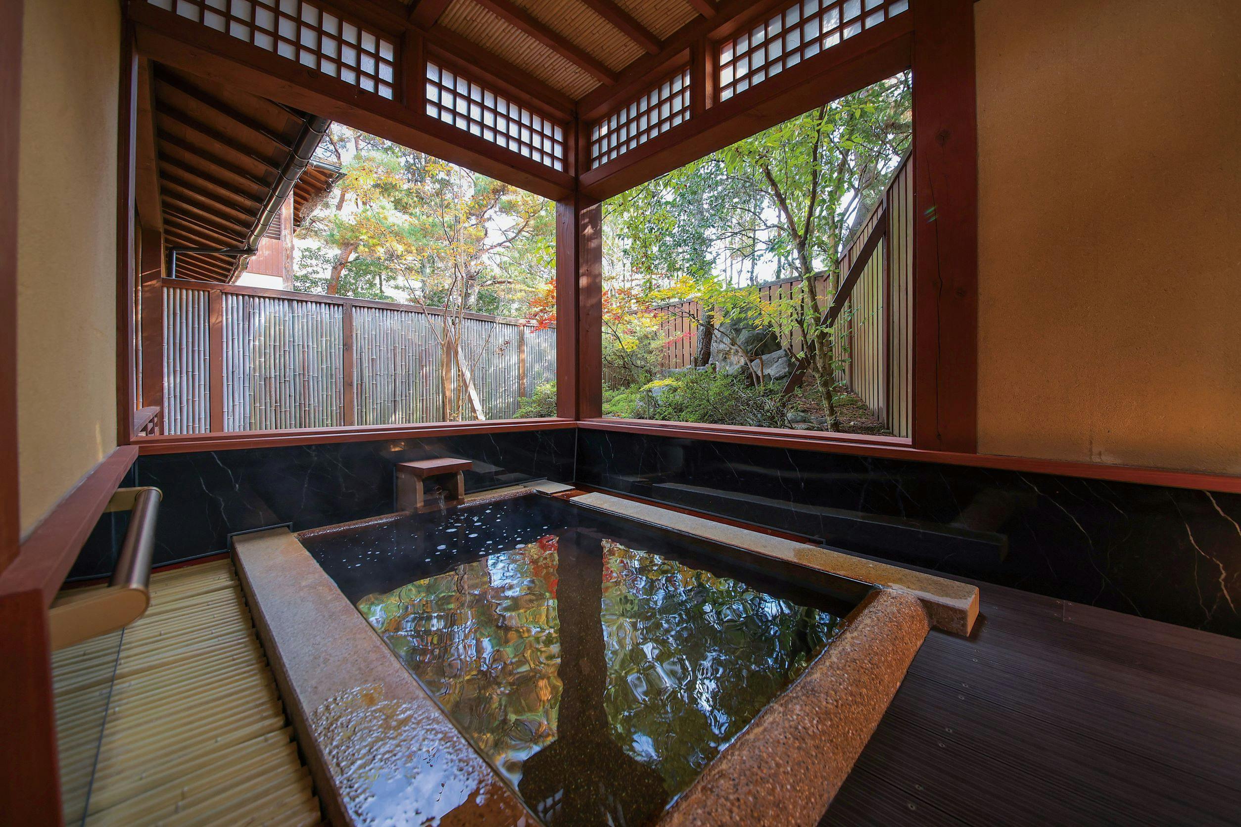 露天風呂付き客室「高砂」露天風呂