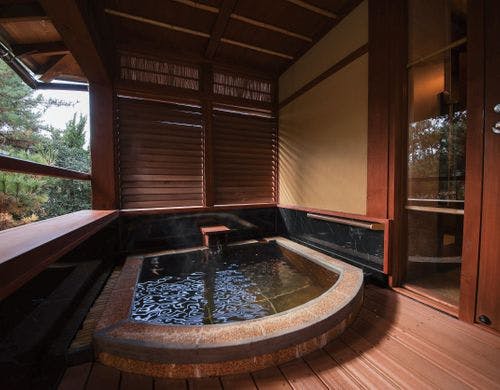 露天風呂付き客室「相生」露天風呂