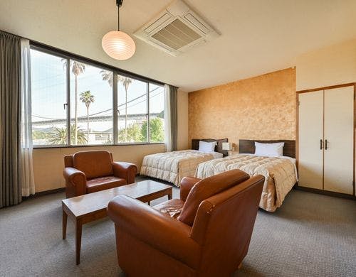 和洋室。畳の小上がりもございます