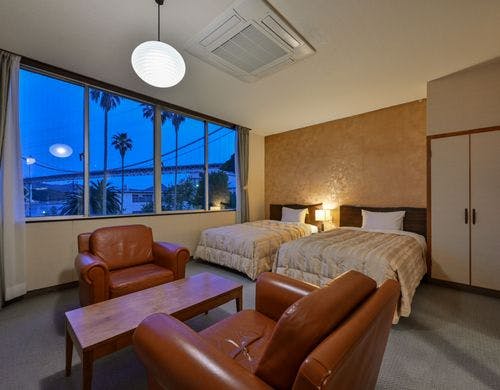 和洋室からの眺め。関門橋を臨む