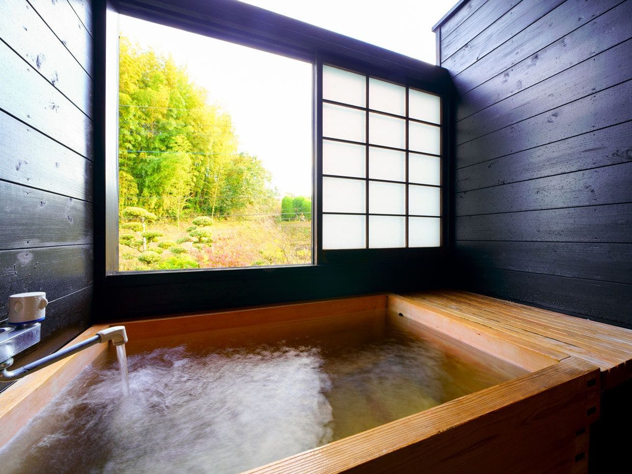 スタンダード客室 半露天風呂付き 禁煙 Wifi 一人利用もok 半露天風呂付き客室で過ごす素敵な一日 素泊まり 貸切風呂無料 プラン お宿 紅舎宮 一休 Com