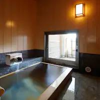 檜の浴槽、自家源泉の貸切風呂