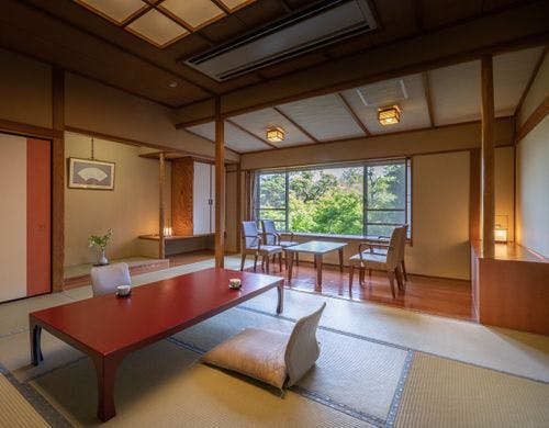 ■東館和室10帖■バストイレ付