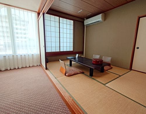 7.5畳和室（駐車場側）