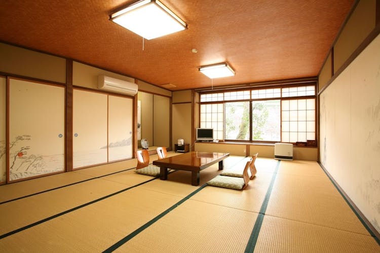 【松の間（禁煙）】会話が弾む笑顔が集まるのサムネイル画像