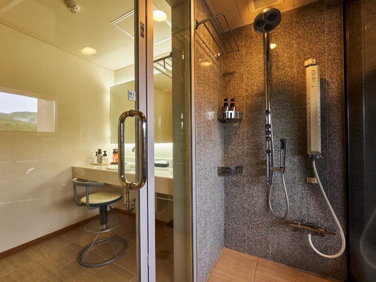 宽敞安心的淋浴间！