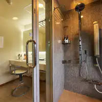 宽敞安心的淋浴间!