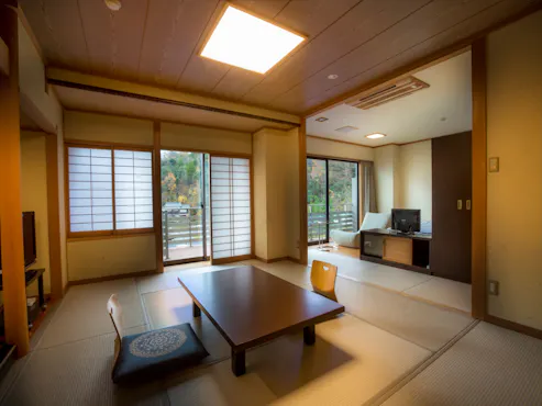 【ห้องพักสไตล์ญี่ปุ่นและตะวันตกพร้อมระเบียง】ห้องพักสไตล์ญี่ปุ่นและตะวันตกที่สะดวกสบายและผ่อนคลาย.