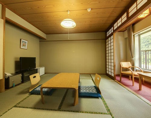 山側和室8畳（禁煙）