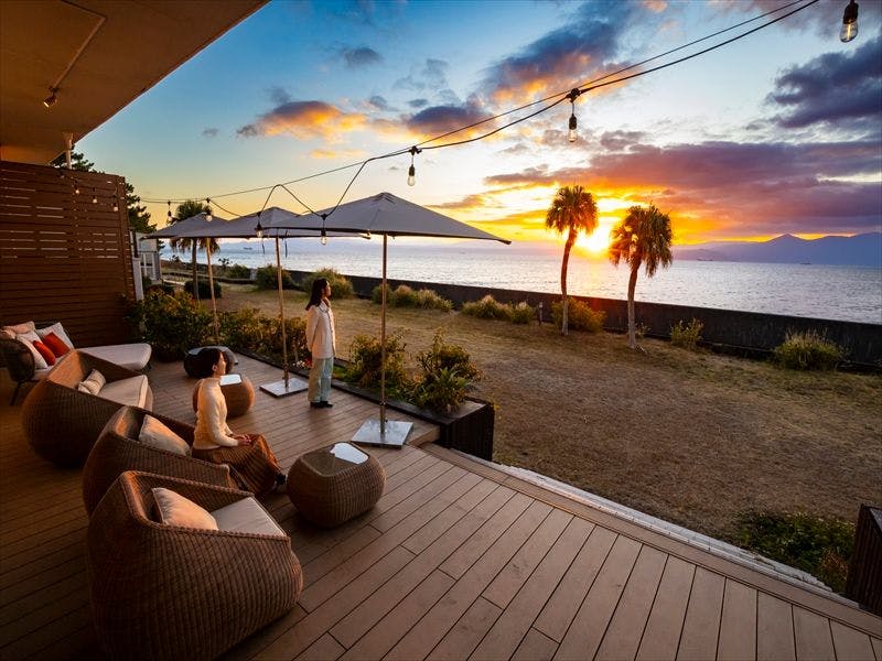 朝日を望むテラス