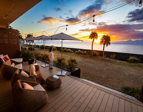 朝日を望むテラス