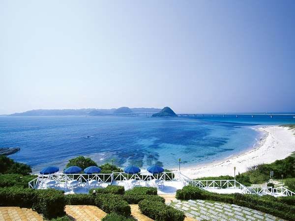 尽情欣赏钴蓝色的大海。