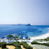 尽情欣赏钴蓝色的大海。