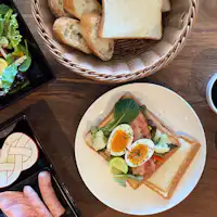 お好きな具材でホットサンド朝食を