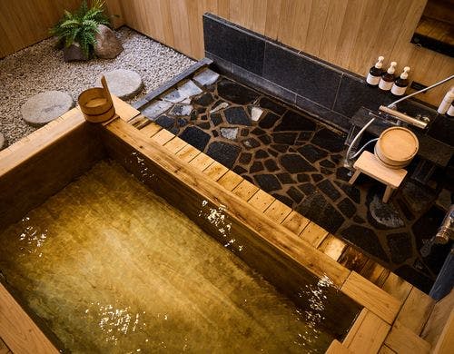 源泉掛け流し総檜風呂付プレミアムルーム