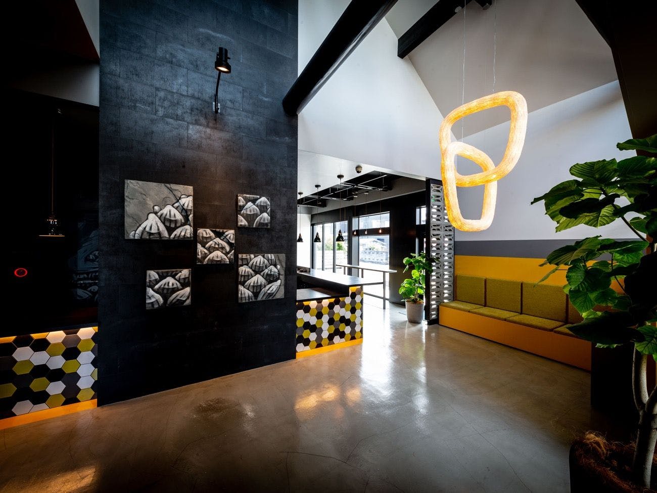 The Villa & Barrel Lounge