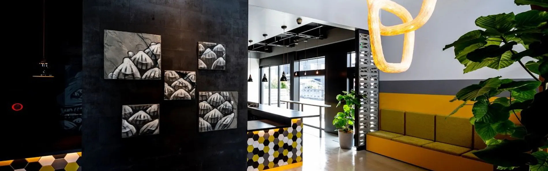 The Villa & Barrel Lounge