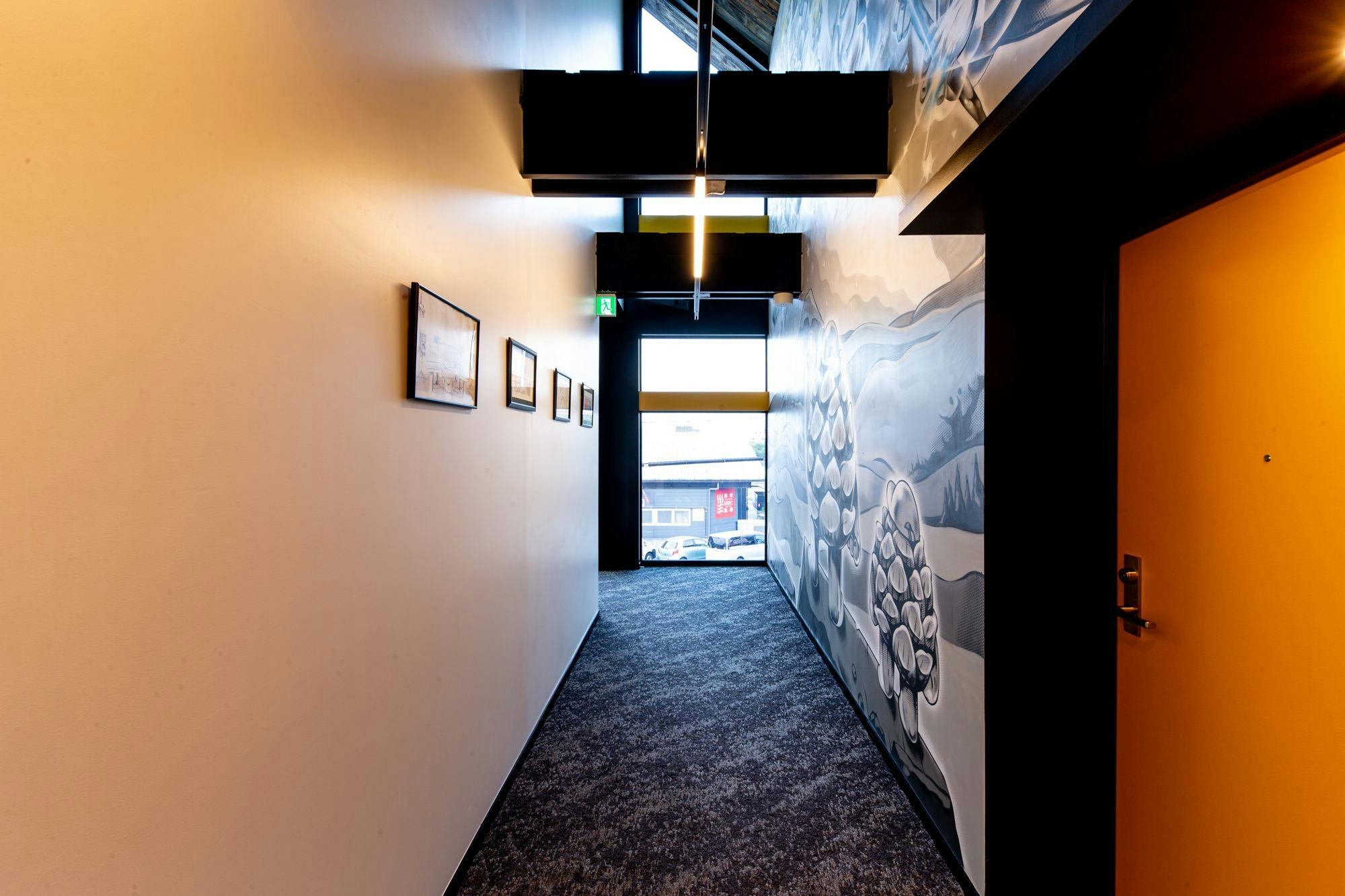 The Villa & Barrel Lounge
