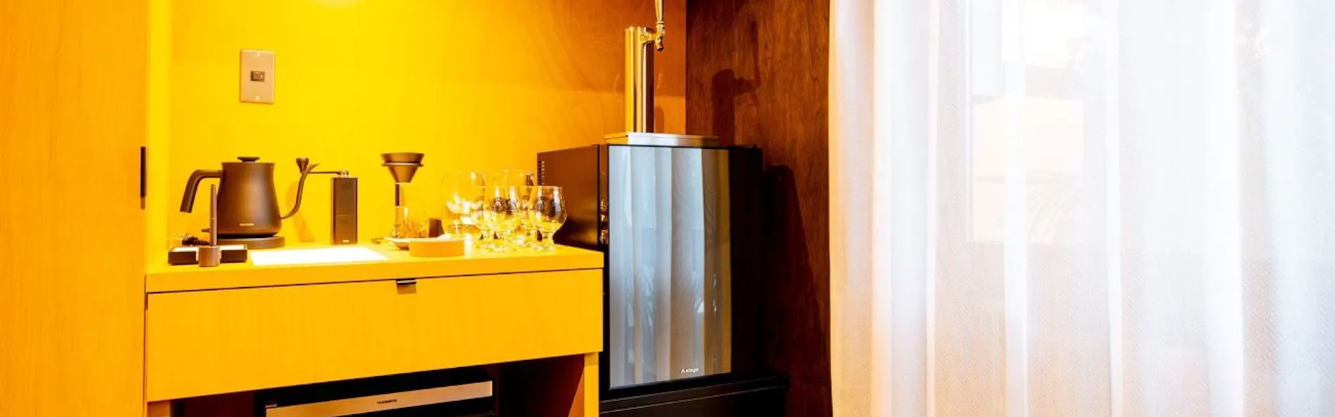 The Villa & Barrel Lounge